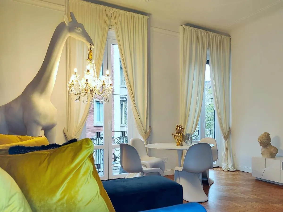 Luxury Apartment 2 Bedrooms And 2 Baths In Milan Downtown With Ac, Wifi, Subway Aiport Conneted Italy