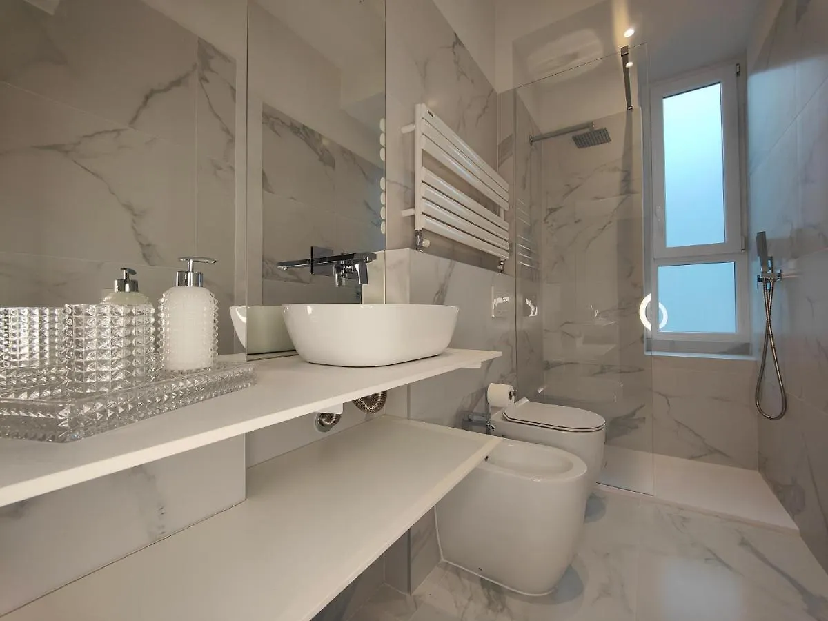 Luxury Apartment 2 Bedrooms And 2 Baths In Milan Downtown With Ac, Wifi, Subway Aiport Conneted